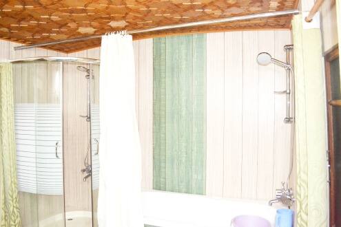 Royal Suites House Boat, Srinagar 4